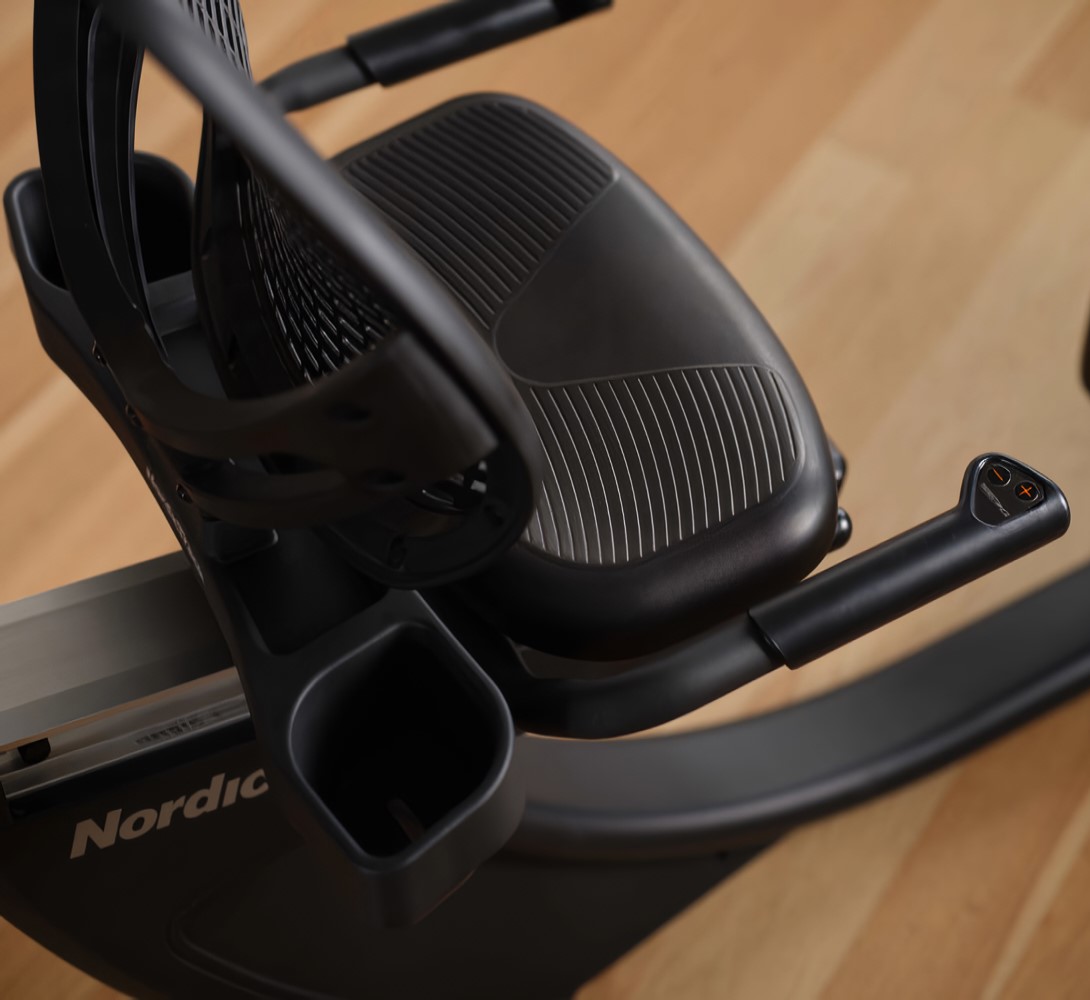 Kényelmes ülés és pedálok